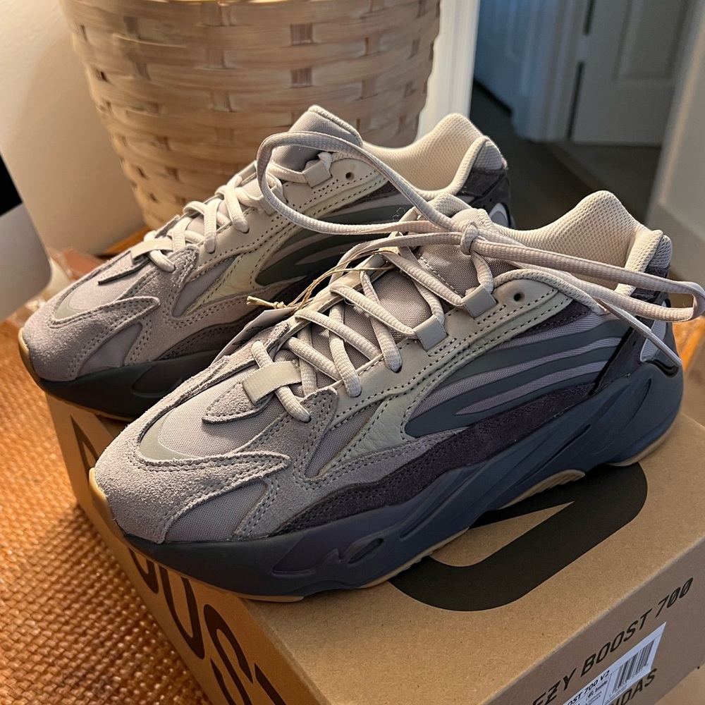 NWT and Box Yeezy Boost 700 V2 Tephra Size 7 Men/8 Women
